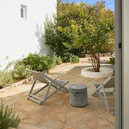 The Meltemi House, On The Outskirts Of Naousa Holiday home Ambelas