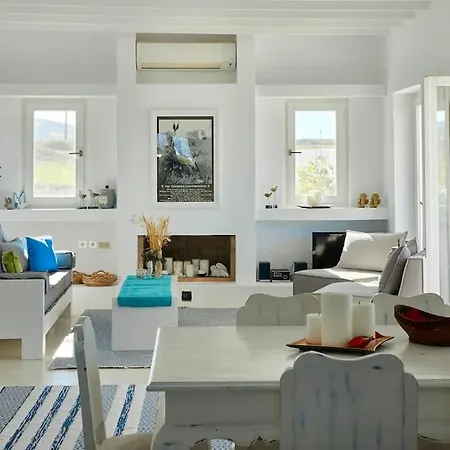The Meltemi House, On The Outskirts Of Naousa Holiday home Ambelas